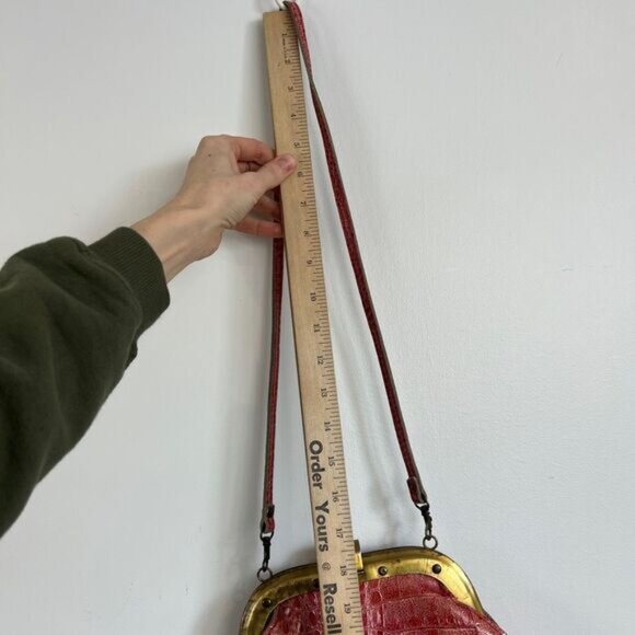 Vintage 70s 80s Red Genuine Leather Gold Metal Clasp Women's Crossbody Bag Purse - Picture 7 of 15
